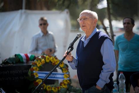 Zvi Zamir, ex-Mossad chief who warned of impending 1973 Mideast war, dies at 98